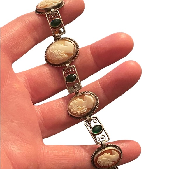 Stunning vintage 800  silver antique hand carved shell cameo link bracelet - Picture 10 of 10